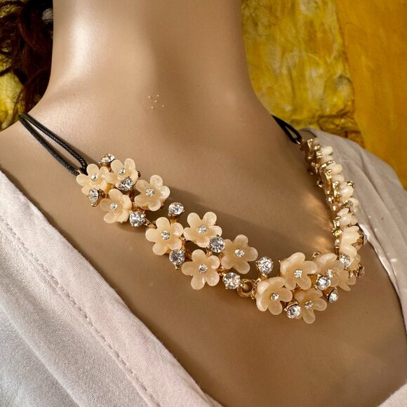 Source Unknown Jewelry - Cute Floral Necklace